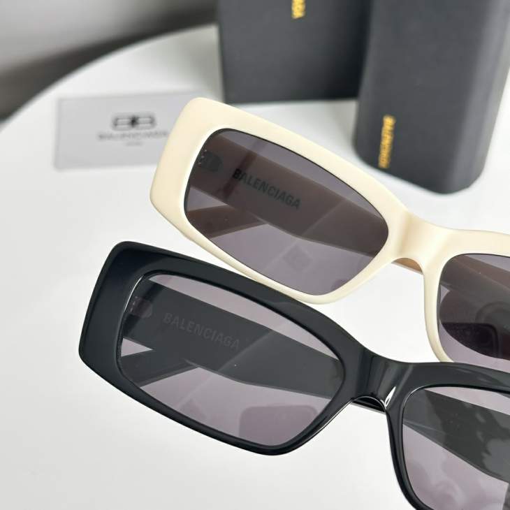 Picture of Balenciaga Sunglasses _SKUfw79480280fw